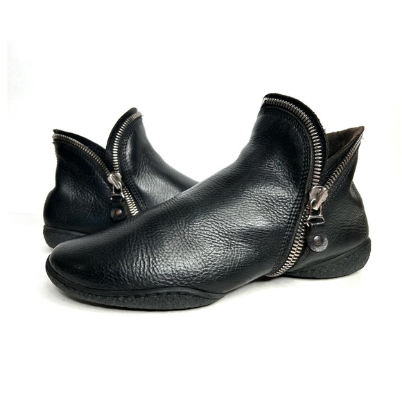 Trippen Shoes - Trippen Leather Zipper Ankle Booties Wraparound Zip Comfort Black Rubber Sole 9